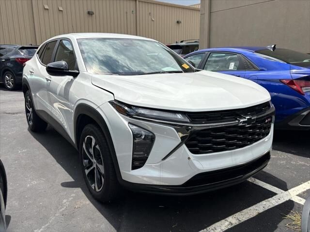 2025 Chevrolet Trax RS — photo 1 of 4
