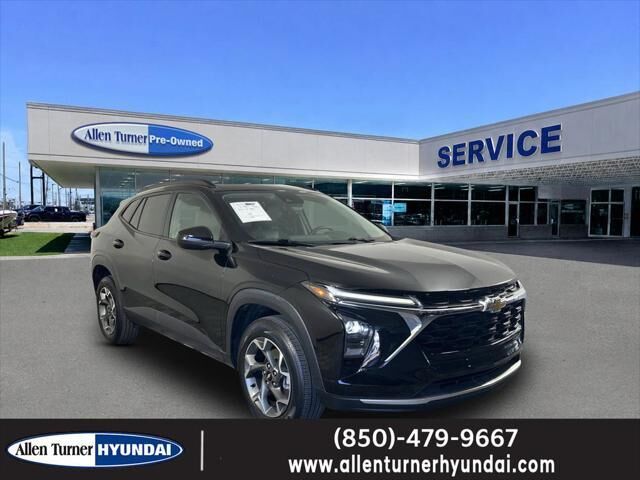 2024 Chevrolet Trax LT — photo 1 of 13