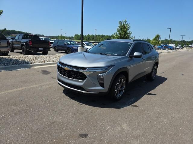 2024 Chevrolet Trax LT — photo 1 of 13