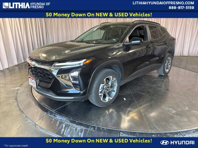 2024 Chevrolet Trax LT — photo 1 of 13