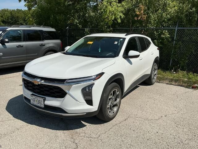 2024 Chevrolet Trax LT — photo 1 of 26