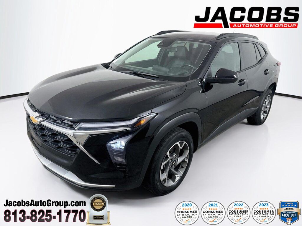 2024 Chevrolet Trax LT — photo 1 of 13