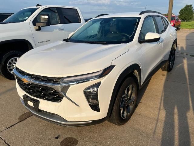 2024 Chevrolet Trax LT — photo 1 of 2