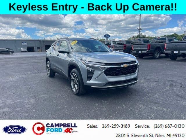2024 Chevrolet Trax LT — photo 1 of 13