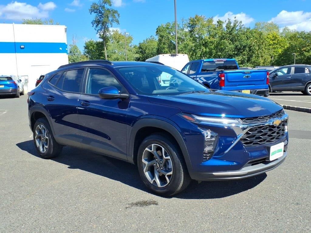 2024 Chevrolet Trax LT — photo 1 of 13