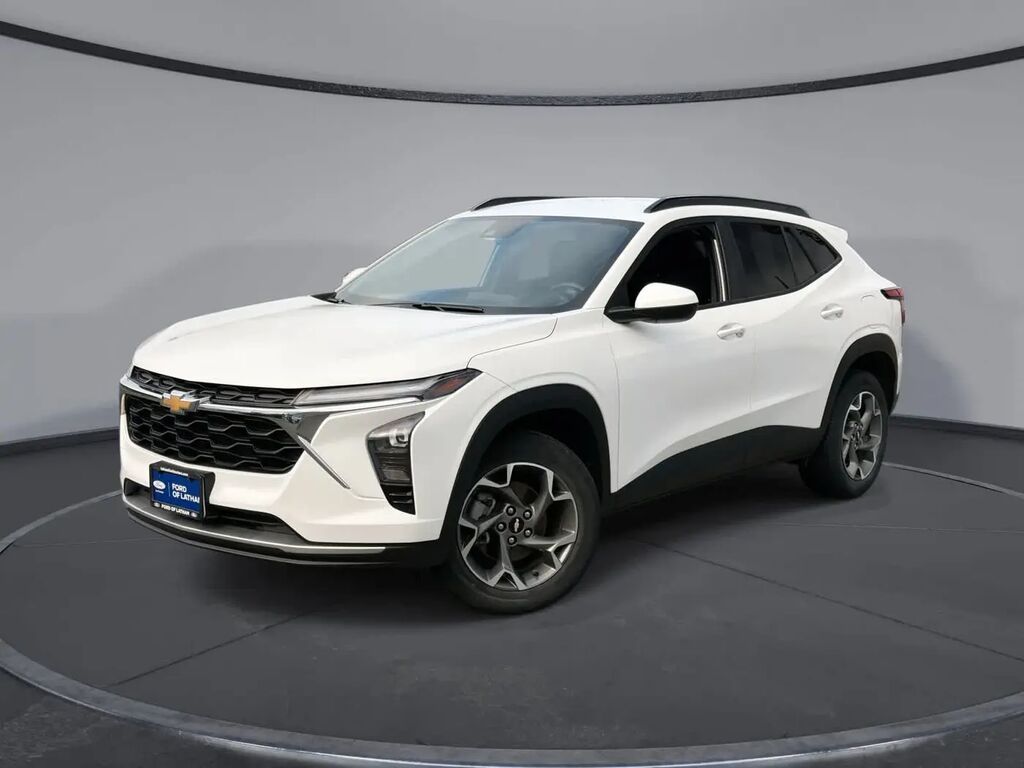 2024 Chevrolet Trax LT — photo 1 of 26