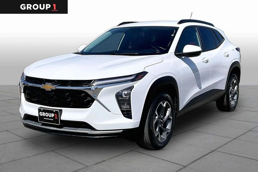 2024 Chevrolet Trax LT — photo 1 of 13