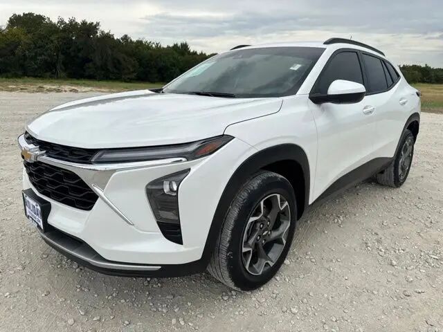 2024 Chevrolet Trax LT — photo 1 of 13