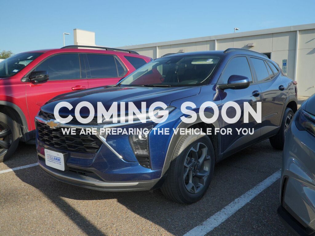 2024 Chevrolet Trax LT — photo 1 of 4