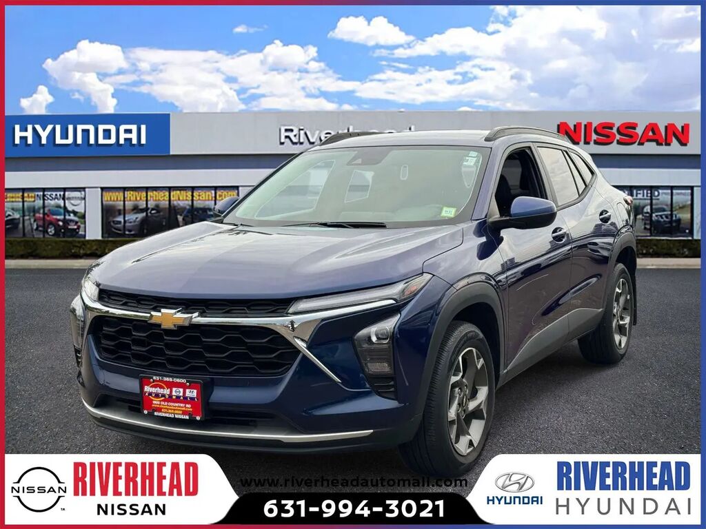 2024 Chevrolet Trax LT — photo 1 of 13