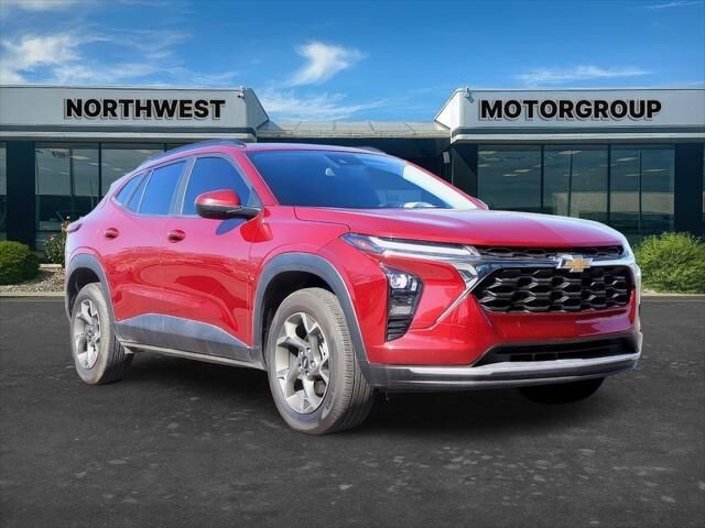 2025 Chevrolet Trax LT — photo 1 of 3