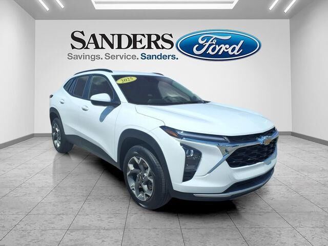 2025 Chevrolet Trax LT — photo 1 of 26