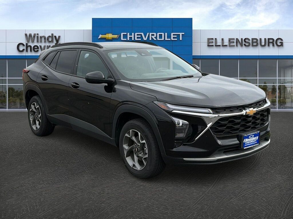 2025 Chevrolet Trax LT — photo 1 of 13