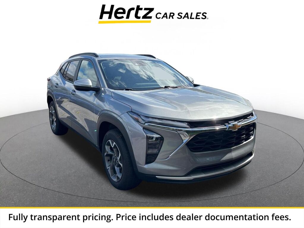 2025 Chevrolet Trax LT — photo 1 of 14