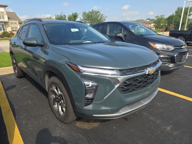2025 Chevrolet Trax LT — photo 1 of 13