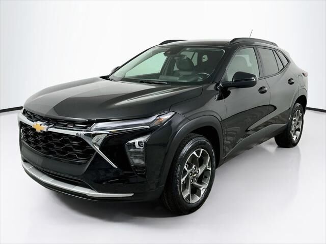 2025 Chevrolet Trax LT — photo 1 of 13