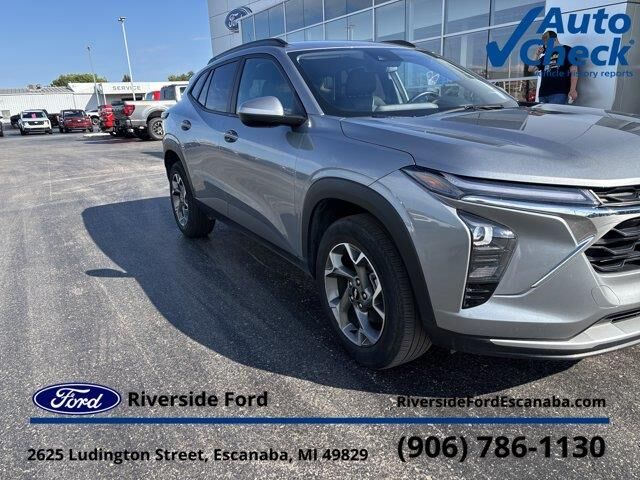 2025 Chevrolet Trax LT — photo 1 of 27