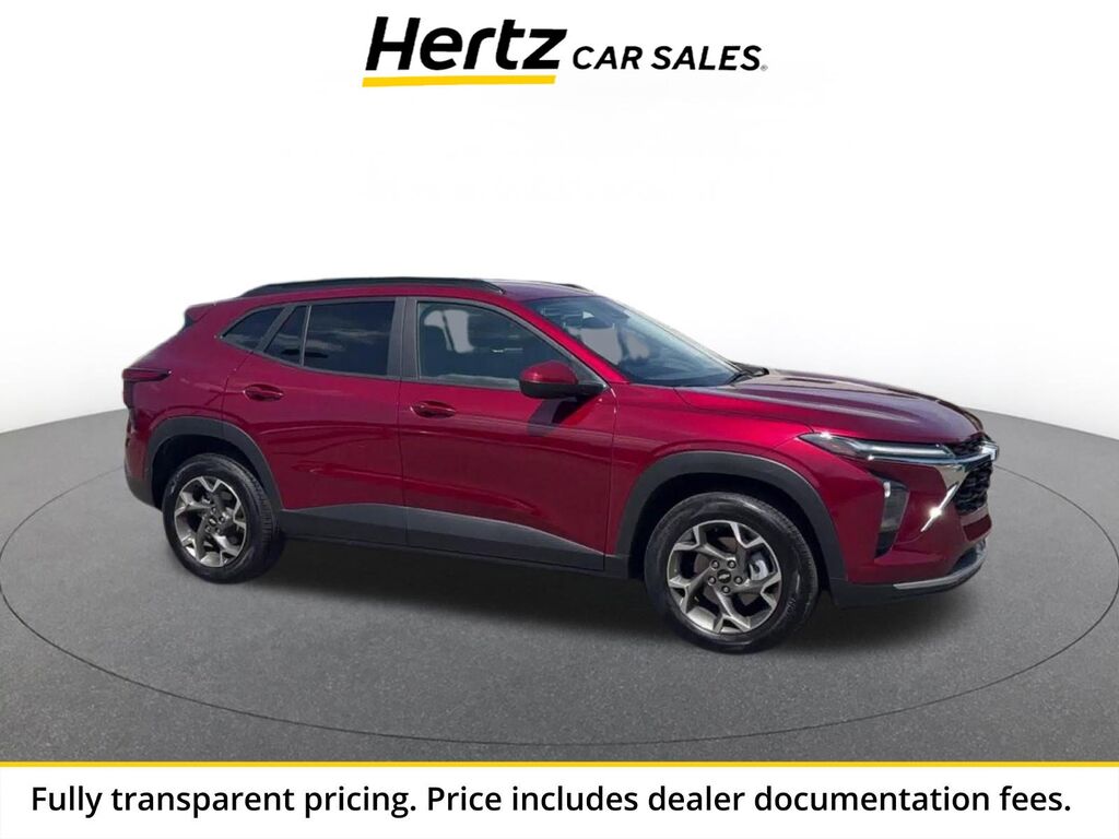 2025 Chevrolet Trax LT — photo 1 of 13