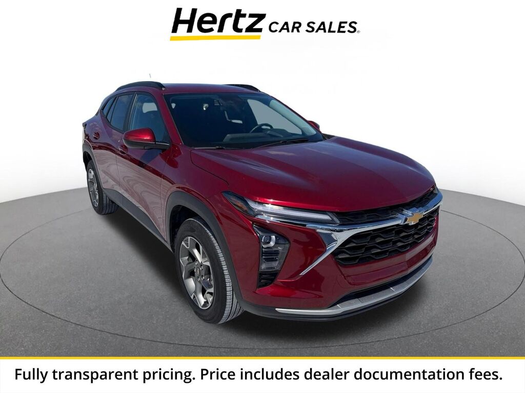 2025 Chevrolet Trax LT — photo 1 of 22