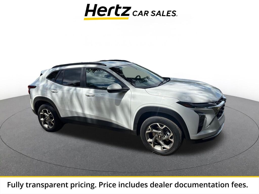2025 Chevrolet Trax LT — photo 1 of 2
