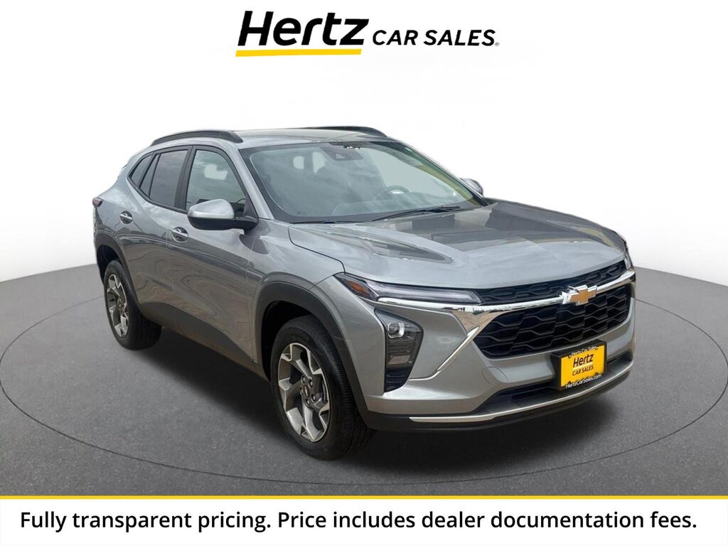 2025 Chevrolet Trax LT — photo 1 of 13