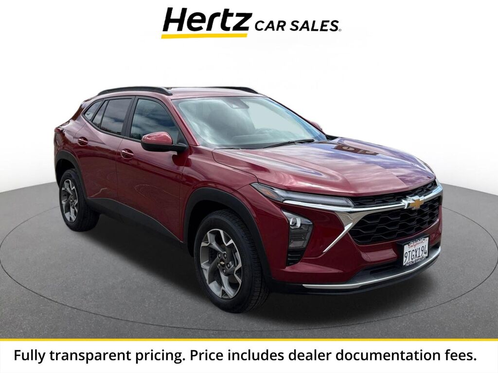 2025 Chevrolet Trax LT — photo 1 of 13
