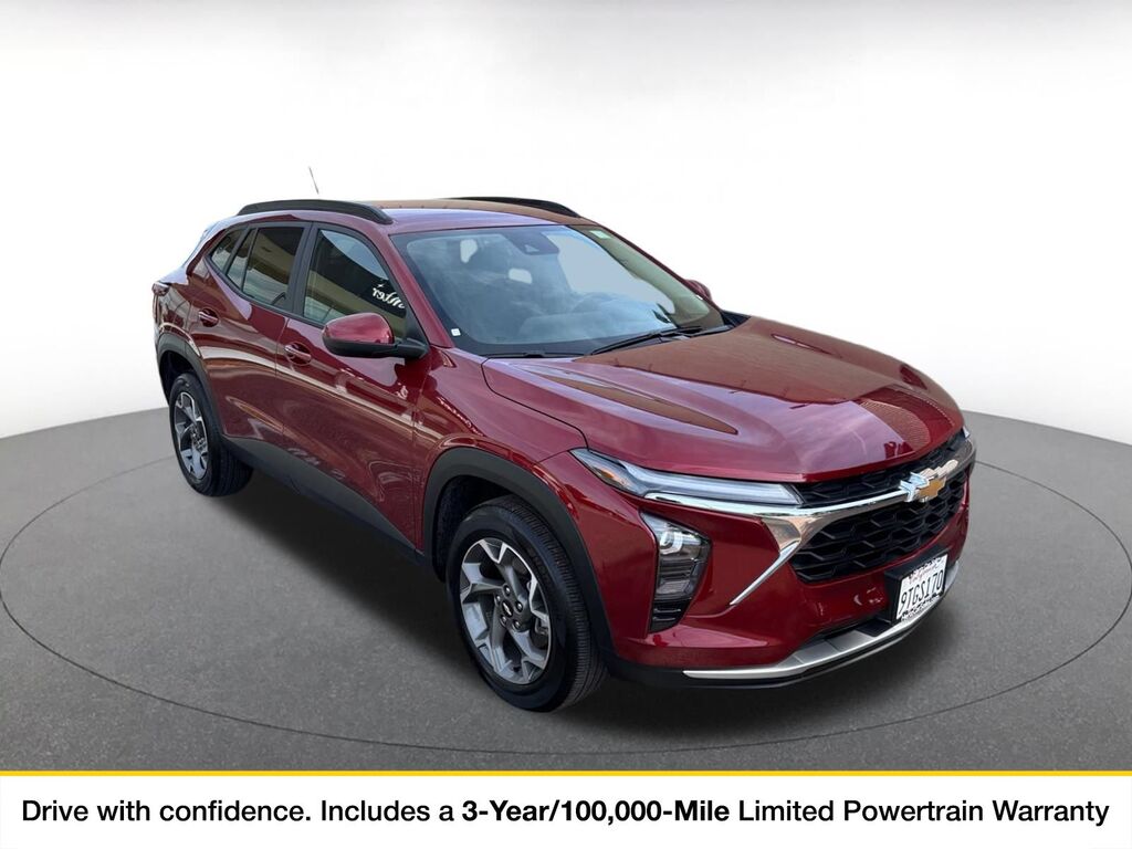 2025 Chevrolet Trax LT — photo 1 of 11