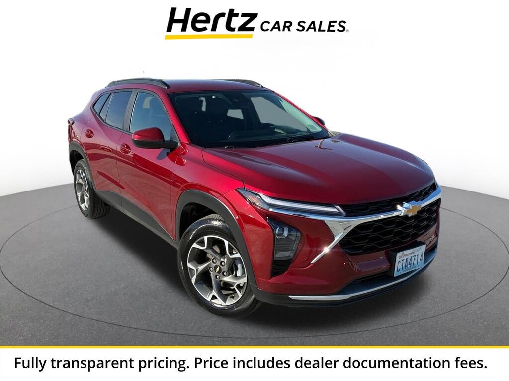 2025 Chevrolet Trax LT — photo 1 of 13