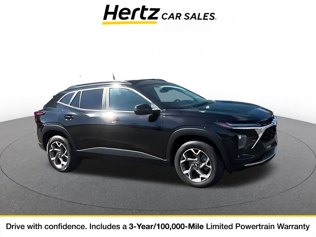 2025 Chevrolet Trax LT — photo 1 of 11