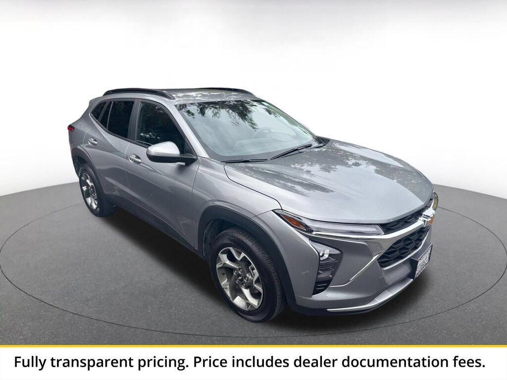2025 Chevrolet Trax LT — photo 1 of 1