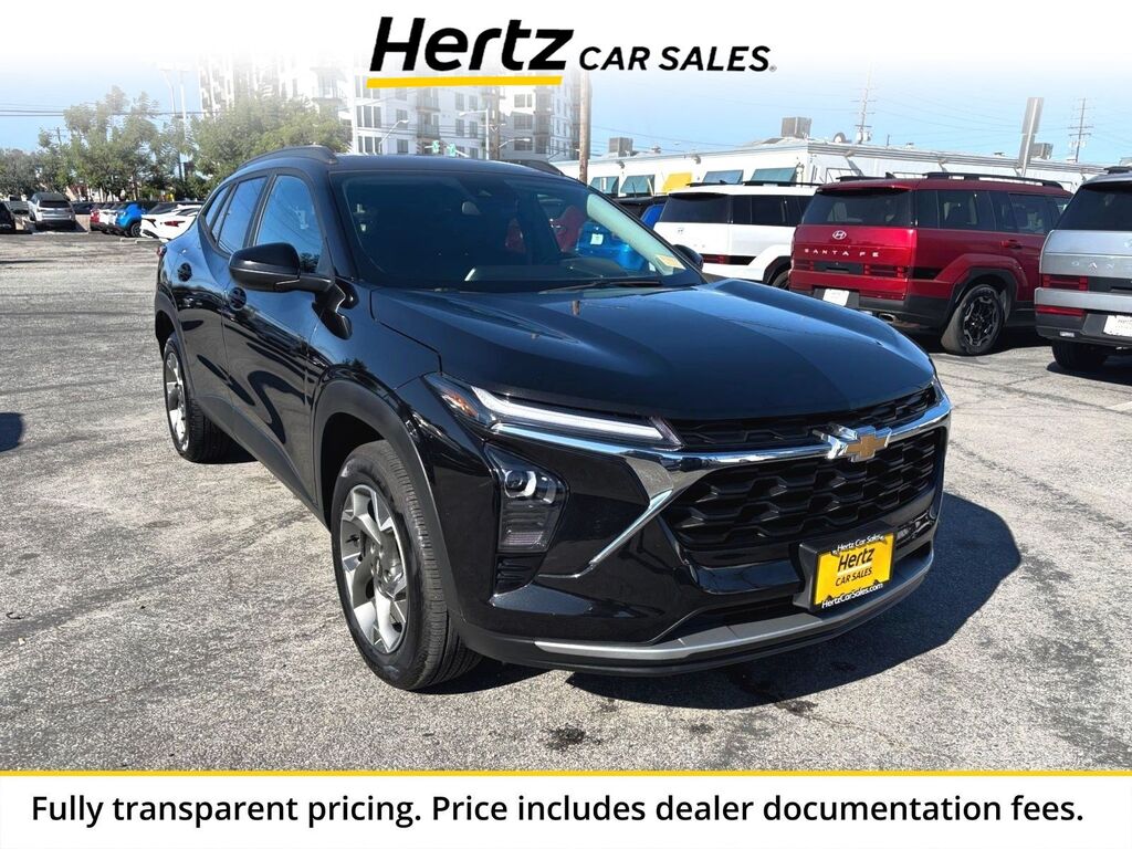 2025 Chevrolet Trax LT — photo 1 of 2