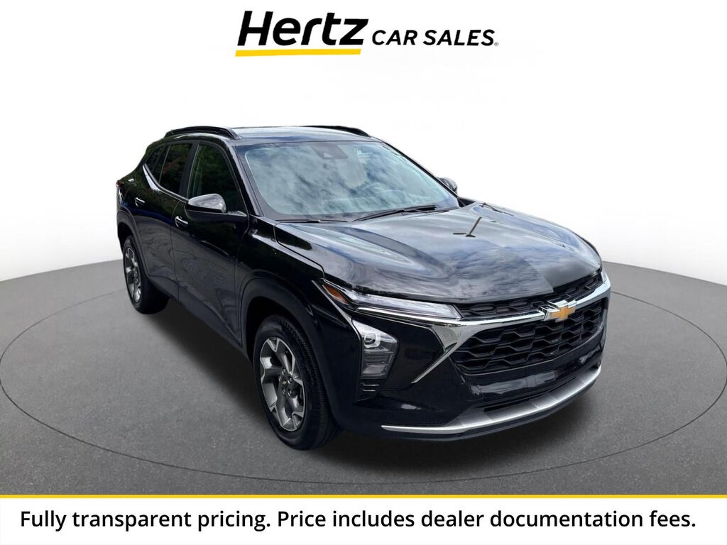 2025 Chevrolet Trax LT — photo 1 of 13