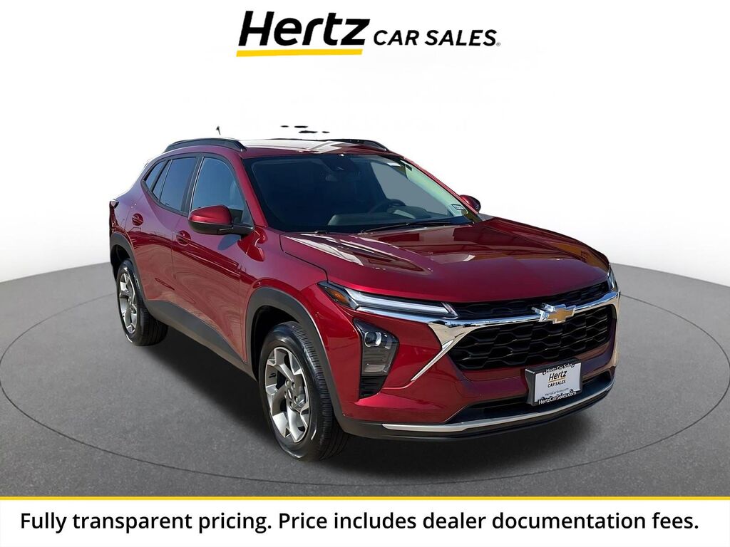 2025 Chevrolet Trax LT — photo 1 of 13