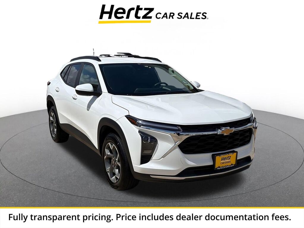 2025 Chevrolet Trax LT — photo 1 of 13