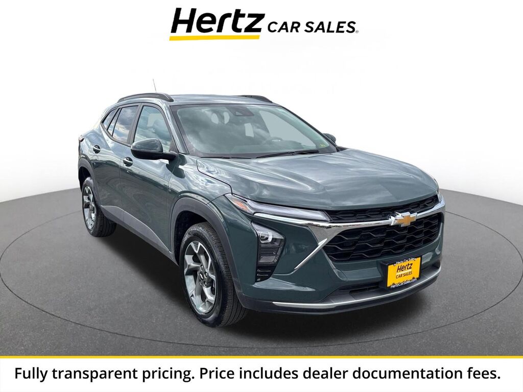 2025 Chevrolet Trax LT — photo 1 of 13