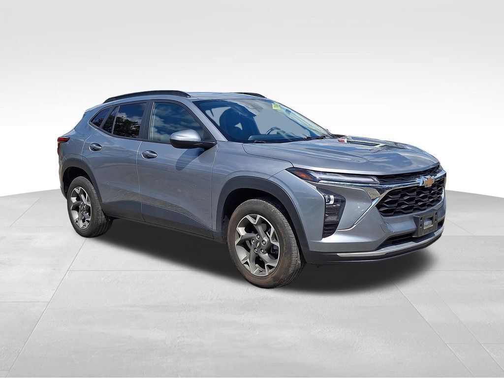 2025 Chevrolet Trax LT — photo 1 of 13