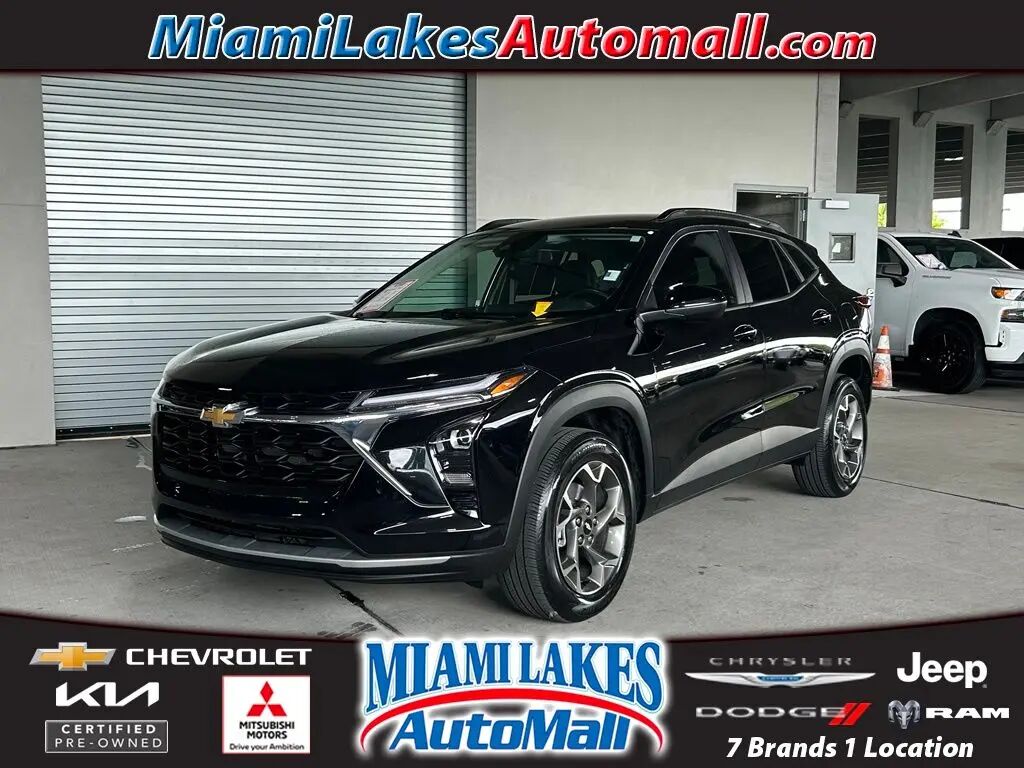 2025 Chevrolet Trax LT — photo 1 of 5