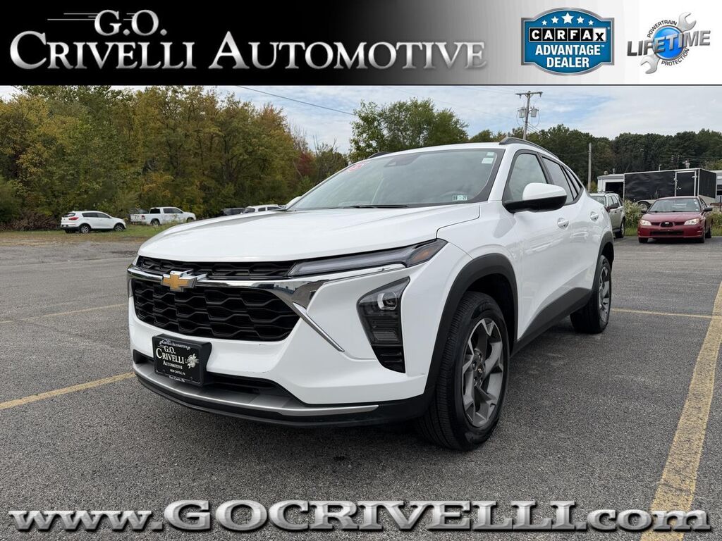 2025 Chevrolet Trax FWD 4dr LT — photo 1 of 13