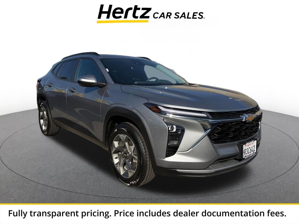 2025 Chevrolet Trax LT — photo 1 of 13