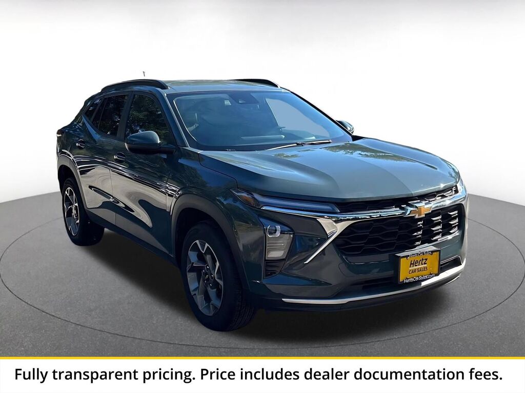 2025 Chevrolet Trax LT — photo 1 of 3