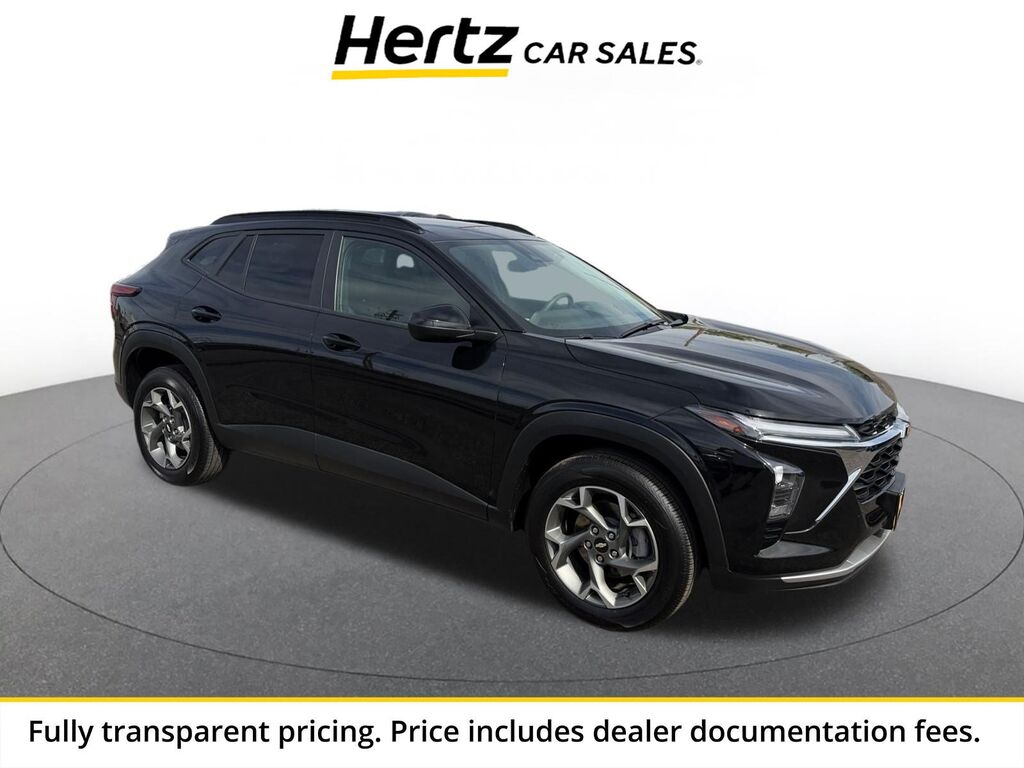 2025 Chevrolet Trax LT — photo 1 of 13