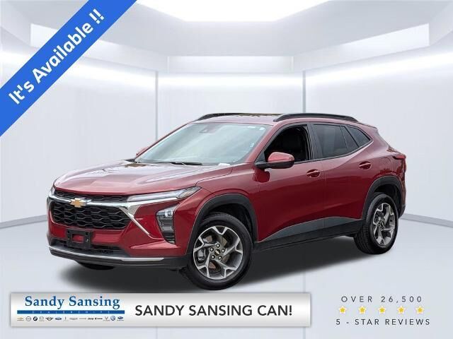 2025 Chevrolet Trax LT — photo 1 of 23