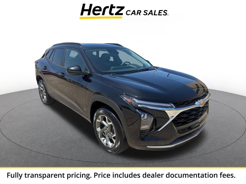 2025 Chevrolet Trax LT — photo 1 of 13
