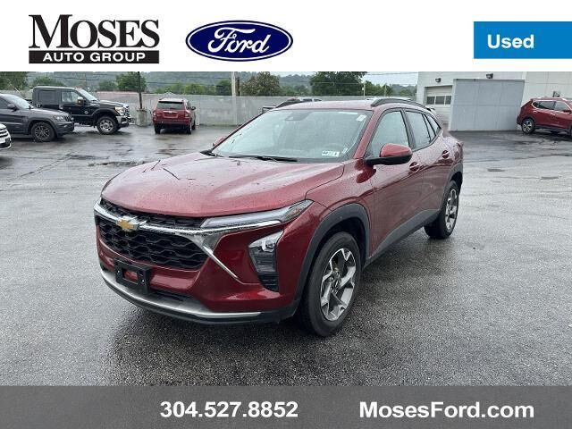 2025 Chevrolet Trax LT — photo 1 of 26