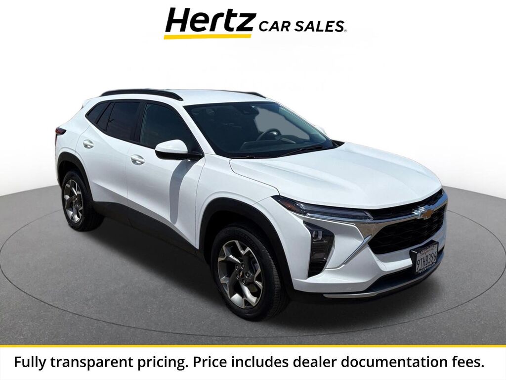 2025 Chevrolet Trax LT — photo 1 of 13