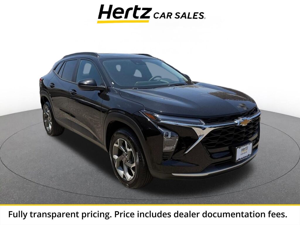 2025 Chevrolet Trax LT — photo 1 of 13