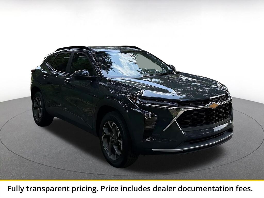 2025 Chevrolet Trax LT — photo 1 of 13