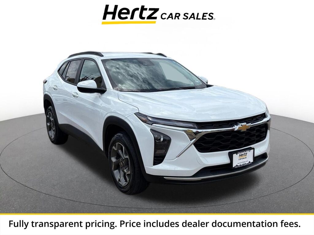 2025 Chevrolet Trax LT — photo 1 of 13