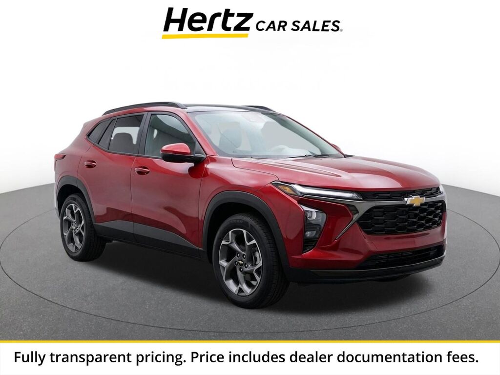 2025 Chevrolet Trax LT — photo 1 of 23