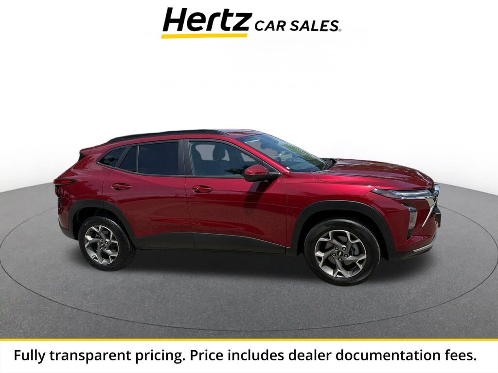 2025 Chevrolet Trax LT — photo 1 of 13
